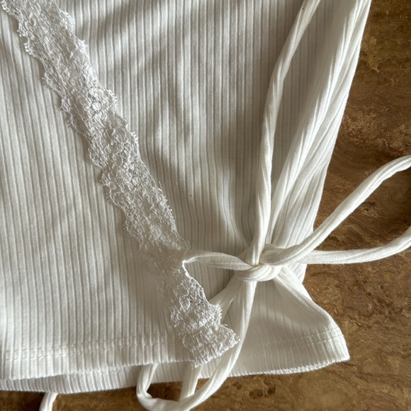 Caution to the wind, white short sleeve size M - Picture 3 of 5